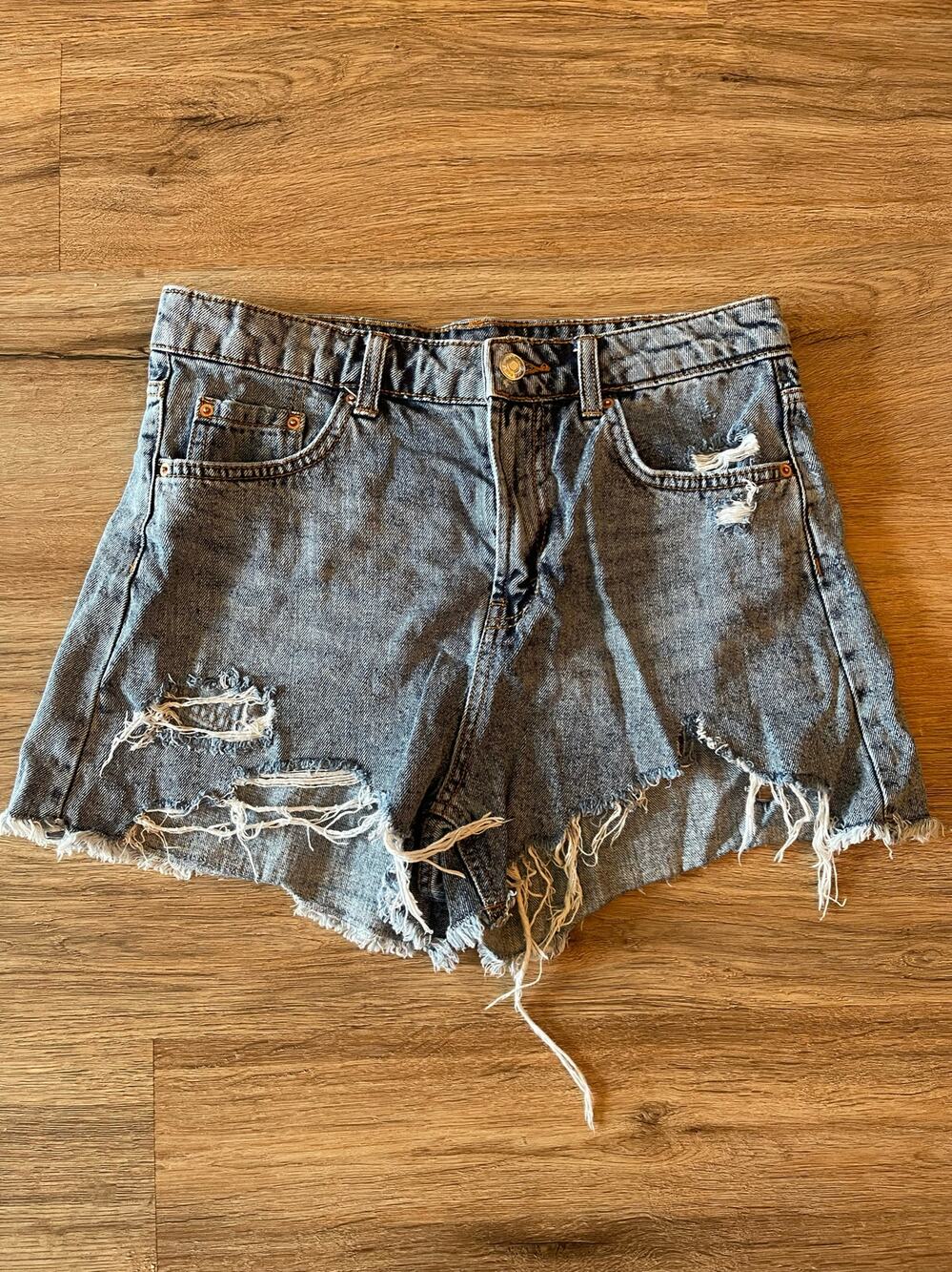 Wild Fable High Rise Distressed Stonewashed Shorts Size 6